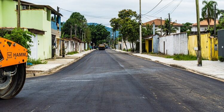 Ruas do Centro de Bertioga recebem pavimentação