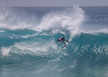 HANG LOOSE PRO CONTEST DEFINE QUARTAS DE FINAL EM ALTAS ONDAS NO SÁBADO EM NORONHA