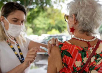 Com 2 milhões de doses já aplicadas, movimento pela vacinação entra em nova fase