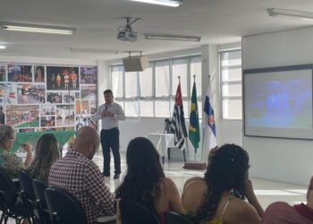 Representantes do programa Câmara Jovem participam de reunião na Secretaria de Educação