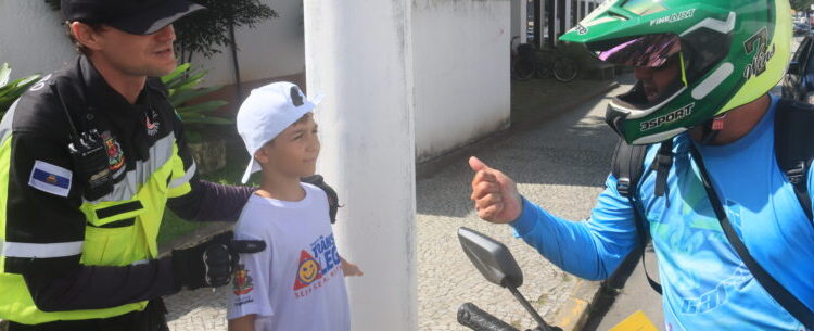 Blitz Educativa leva crianças da rede municipal para conhecer na prática regras de trânsito
