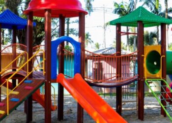 Prefeitura de Caraguatatuba inicia instalação de novos playgrounds na cidade