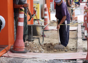Prefeitura de Caraguatatuba continua com obras da Calçada Acessível na região central