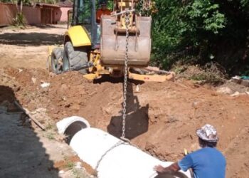 Prefeitura realiza instalação de novos tubos no Alto do Jetuba e Tinga para melhorar escoamento das águas pluviais