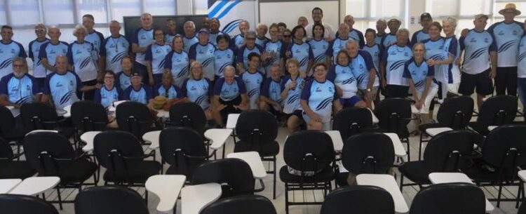 Atletas de Caraguatatuba recebem uniformes para participar 25º Jogos da Melhor Idade