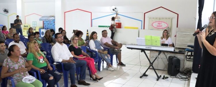 Caraguatatuba inicia projeto Aprender em Família nas escolas municipais