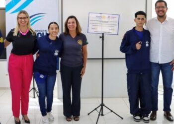 Guarda Mirim de Caraguatatuba recebe doação de agasalhos do Rotary Club Poiares