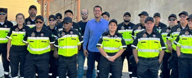 Agentes de fiscalização de trânsito de Caraguatatuba recebem novos uniformes com padrão nacional