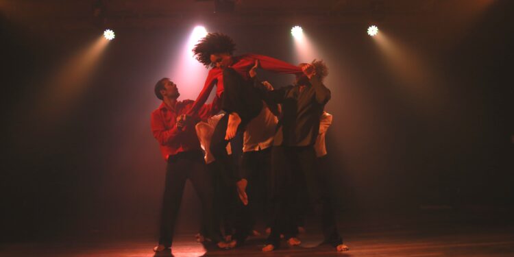 Corpo de Baile apresenta espetáculo Colheita no Teatro Mario Covas   