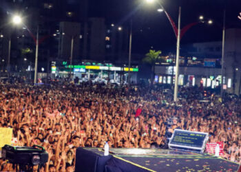 Show de Luan Santana reúne mais de 50 mil pessoas em Caraguatatuba