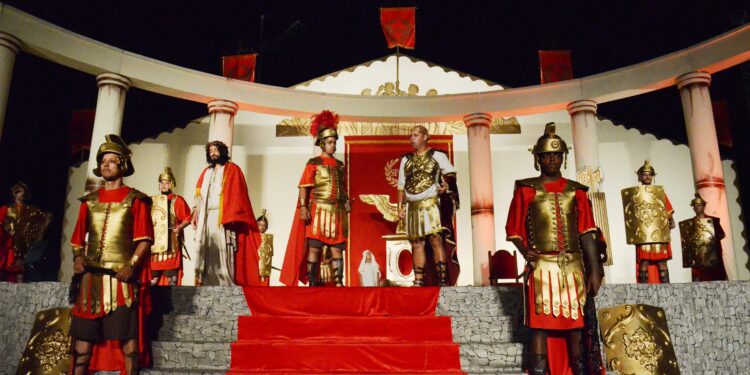 Encenação da Paixão de Cristo deve reunir mais de 10 mil pessoas na Praça da Cultura