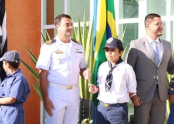 Entrega de 172 títulos de regularização fundiária marca cerimônia cívica dos 166 anos de Caraguatatuba