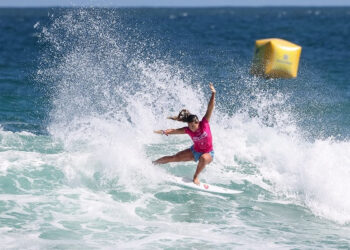 LAURA RAUPP BATE RECORDE HISTÓRICO NO QS 5000 DO SAQUAREMA SURF FESTIVAL