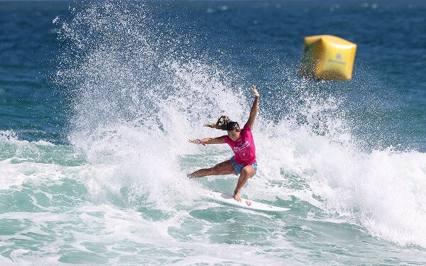 LAURA RAUPP BATE RECORDE HISTÓRICO NO QS 5000 DO SAQUAREMA SURF FESTIVAL