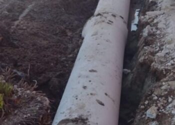 Prefeitura de Caraguatatuba continua trabalho de instalação de aduelas e tubos de drenagem nos bairros