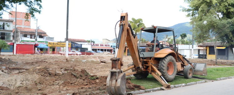 Prefeitura de Caraguatatuba executa reforma e construção de praças de lazer em cinco bairros