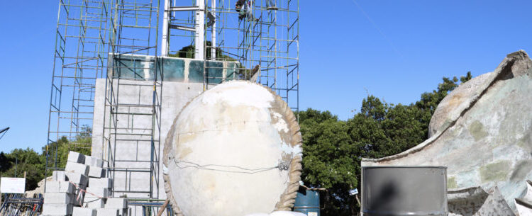 Base e estrutura metálica são erguidas para receber nova imagem de Santo Antônio