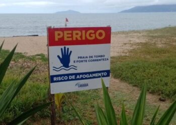 Prefeitura de Caraguatatuba instala novas placas com alerta e restrições em praias