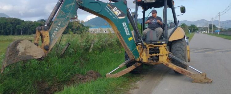 Prefeitura continua com ações de limpeza de valas nos bairros