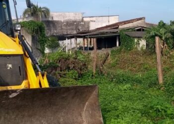 Prefeitura de Caraguatatuba impede cercamento de área pública no Poiares