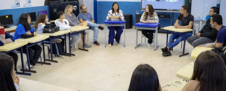 Equipe de mídias sociais e alunos do CIDE Tinga promovem dia de bate-papo e troca de experiências