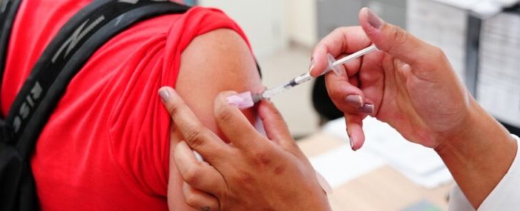 Caraguatatuba aplica 4.589 doses no Dia D de Vacinação