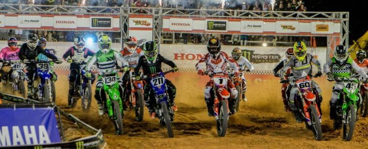 Arena Cross dá largada da temporada 2023 em Caraguatatuba