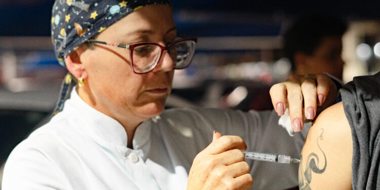 Bertioga realiza Corujão da Vacinação contra Covid-19 e gripe durante o mês de maio