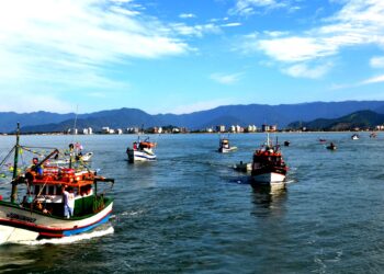 Cerimônia ‘Barcos ao Mar’ marca fim do defeso do camarão e homenageia pescador