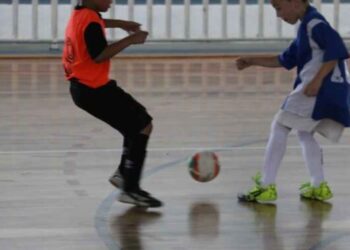 Finalistas da Copa da Criança de Futsal serão definidos neste sábado