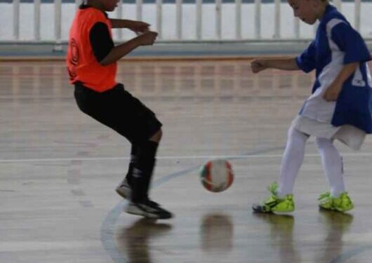 Finalistas da Copa da Criança de Futsal serão definidos neste sábado
