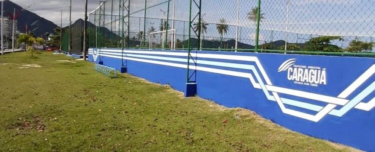 Praça esportiva do Centro de Caraguatatuba recebe serviços de pintura