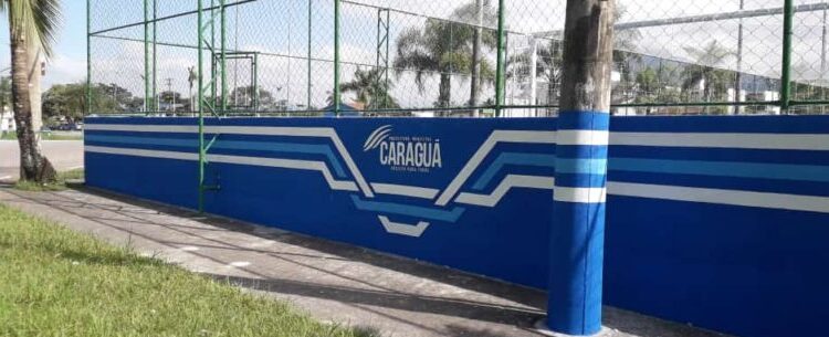 Prefeitura de Caraguatatuba executa pintura do Espaço de Lazer do Ipiranga