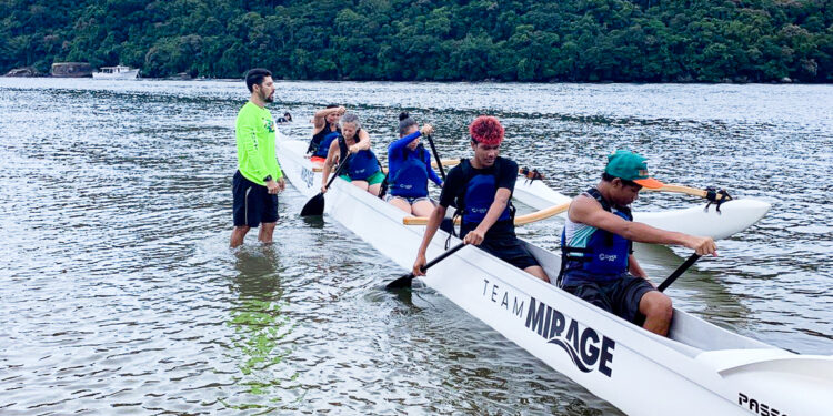 CRAS Bertioga realiza oficina de canoagem para pessoas idosas e adolescentes