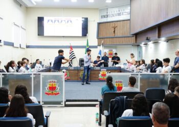 Jovens Vereadores participam de reunião na Câmara Municipal