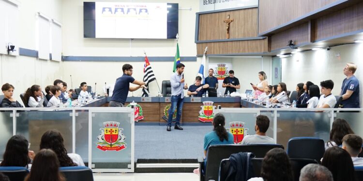 Jovens Vereadores participam de reunião na Câmara Municipal