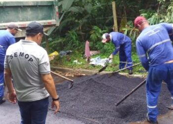 Prefeitura realiza manutenção de vias em 22 bairros com Operação Tapa Buracos