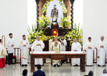 Missa, casamento comunitário e venda de bolo marcam Dia do Padroeiro em Caraguatatuba