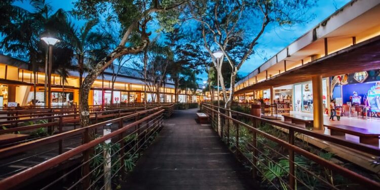 Serramar Shopping promove corrente de solidariedade com Campanha do Agasalho