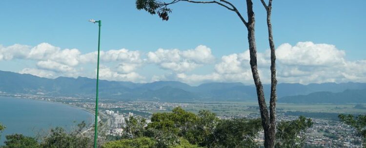 Prefeitura de Caraguatatuba realiza implantação de luminárias em diversos locais