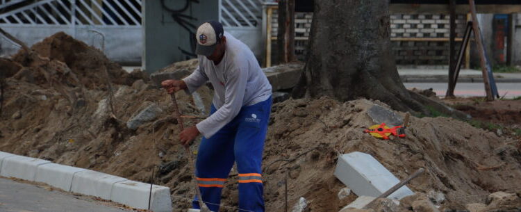 Prefeitura continua com obras de reforma e construção de praças