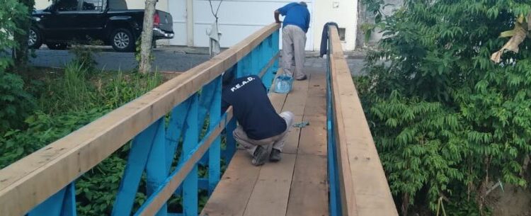 Passarela sobre rio Guaxinduba, na Martim de Sá, já está pronta