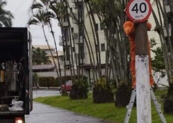 Secretaria de Mobilidade Urbana instala novas placas de limite de velocidade e realiza pintura de solo