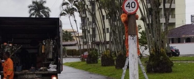 Secretaria de Mobilidade Urbana instala novas placas de limite de velocidade e realiza pintura de solo