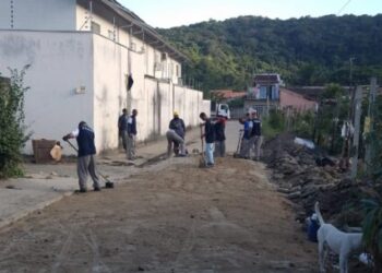 Avenida Perimetral, na Massaguaçu, é pavimentada com bloquetes