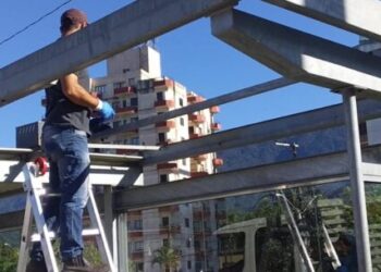 Mais 17 abrigos de pontos de ônibus de Caraguatatuba são reformados