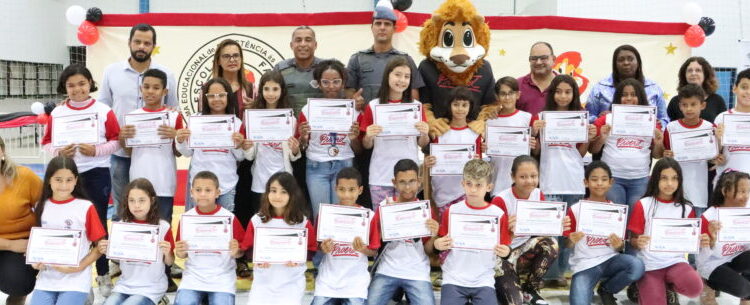 Formatura do Proerd é celebrada em Caraguatatuba com a participação de mais 250 alunos