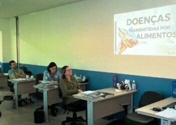 Equipe da Vigilância Sanitária de Caraguatatuba recebe capacitação sobre doenças transmitidas por alimentos