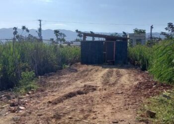 Prefeitura retoma posse de área pública invadida no bairro Golfinhos