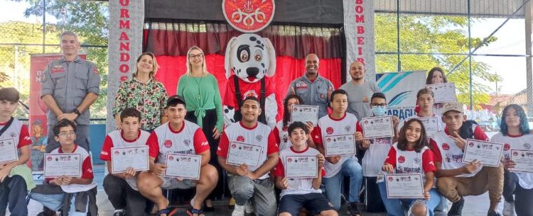 Prefeitura de Caraguatatuba celebra formatura de alunos do Programa Bombeiro na Escola